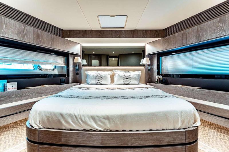 Full-beam master cabin